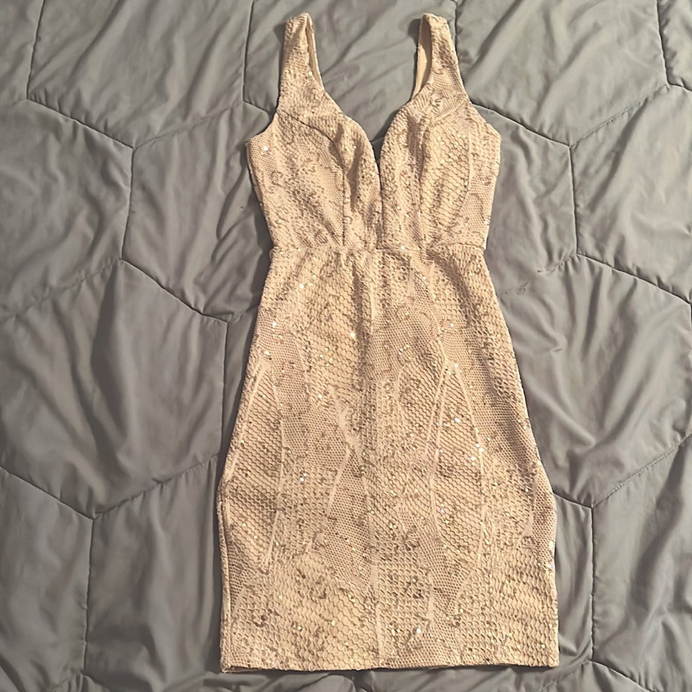 Like new Light pink mini dress with sequins. Worn once.